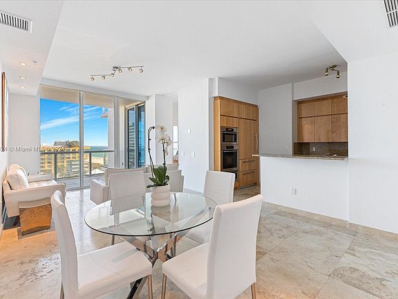 4th image of 50 S Pointe Dr APT 1207