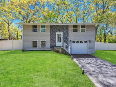 32 Lodge Lane, East Setauket, NY, 11733