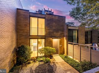 1678 Chimney House Rd, Reston, VA 20190