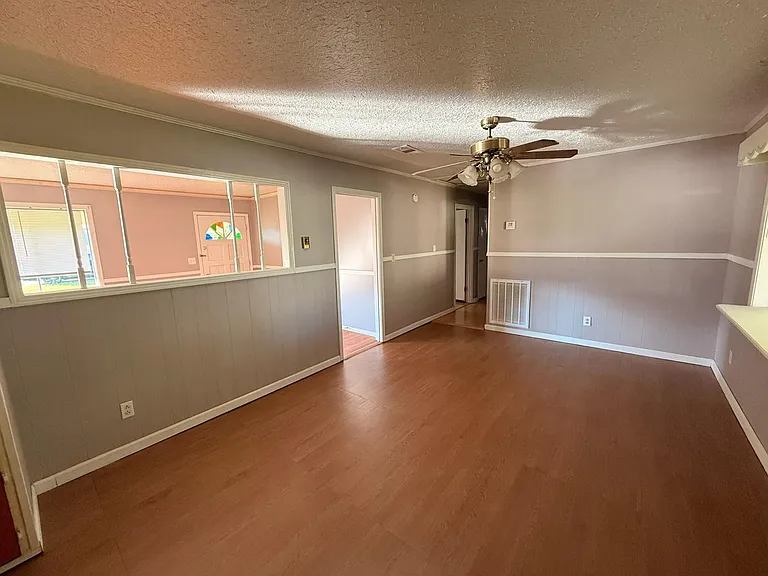 208 Hospital Dr — Photo 7