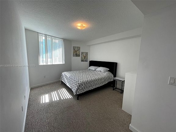 4th image of 601 NE 23rd St Ph 4