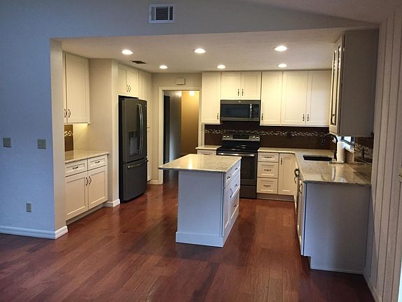 5th image of 15 Timberlake Ln