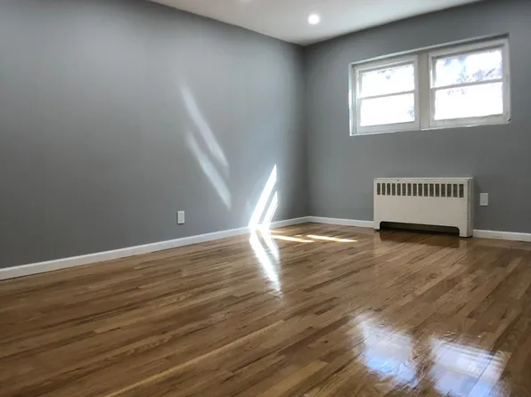 50 College Street image 14 of 31