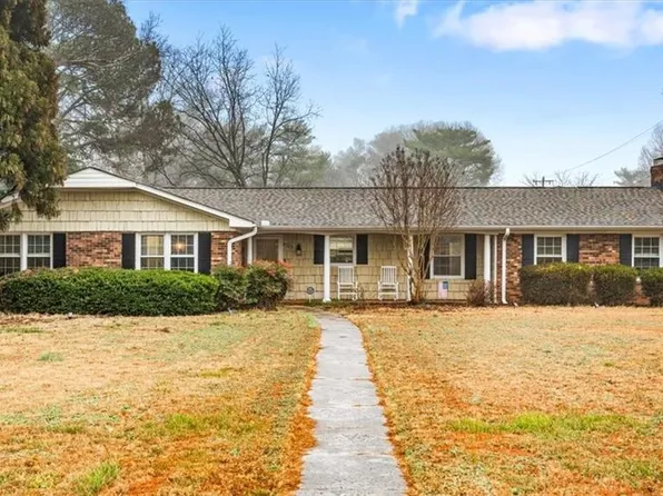 4705 Duffer Ln, Pfafftown, NC 27040