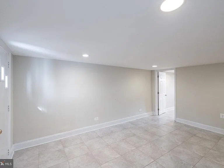 465 Luray Pl NW — Photo 7