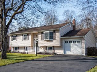 30 Split Tree Dr, Wappingers Falls, NY 12590