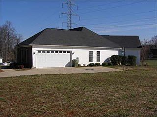 3rd image of 558 Beaver Ct