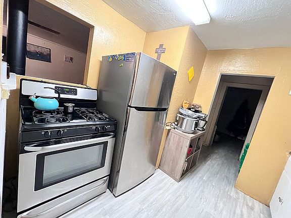 4th image of 314 W Erie St