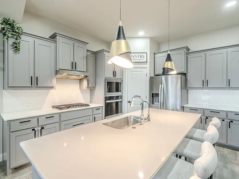 3105 Lionsgate Dr — Photo 2
