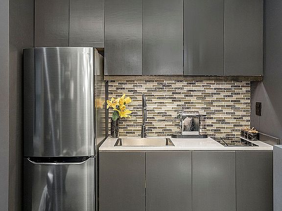 4th image of 32 W 40th St APT 4C