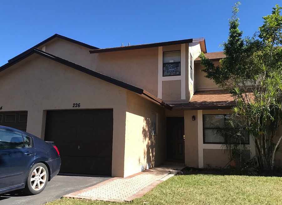 1st image of 226 Lakeside Cir