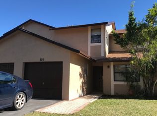226 Lakeside Cir, Sunrise, FL 33326