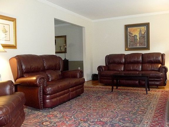4th image of 8503 Bromley Ct