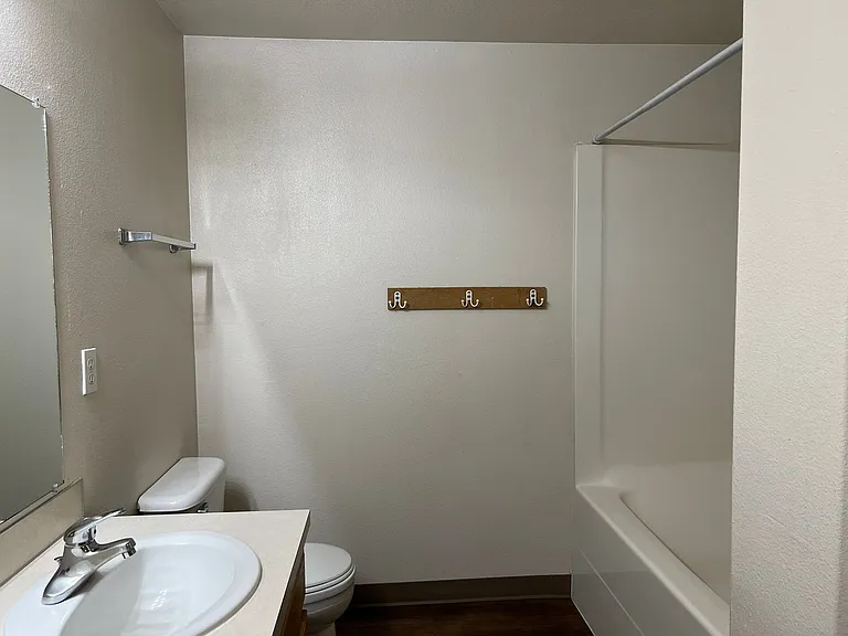 620-636 Browning Ave S — Photo 22