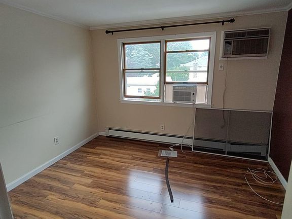 4th image of 143 West Ave