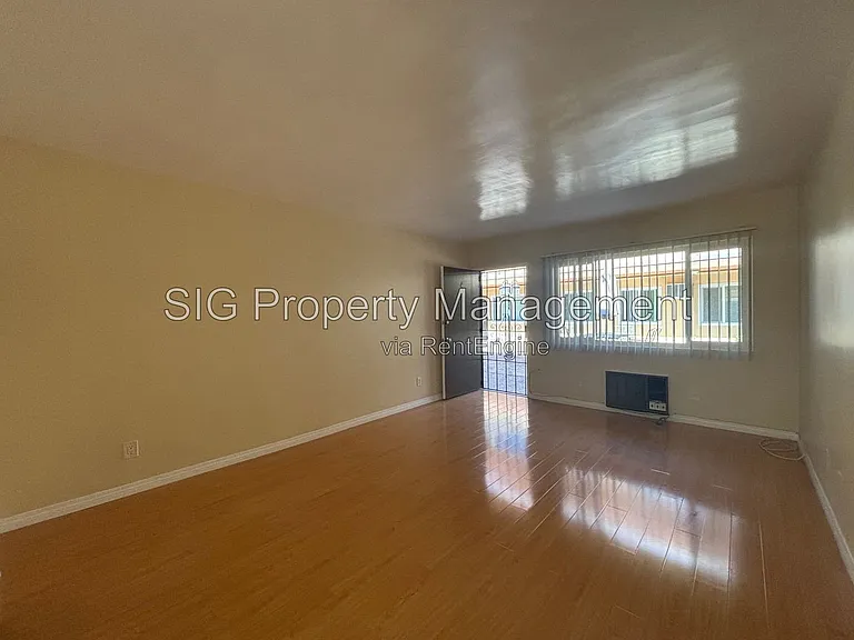 526 E Windsor Rd #4 — Photo 4