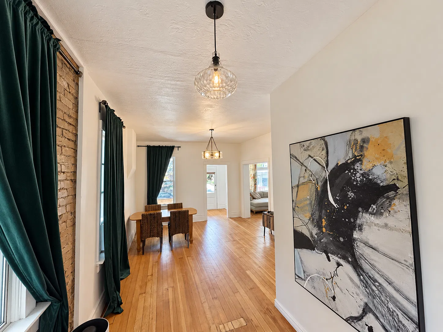 3 bed, 1318 sqft, $3,900 — Photo 4