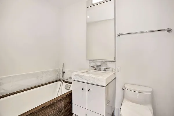 Rented by Hooli Homes New York Inc | media 18