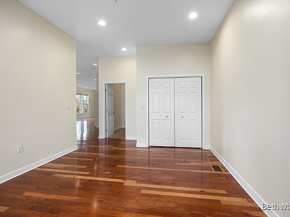 4th image of 600 7th St NW Unit 301
