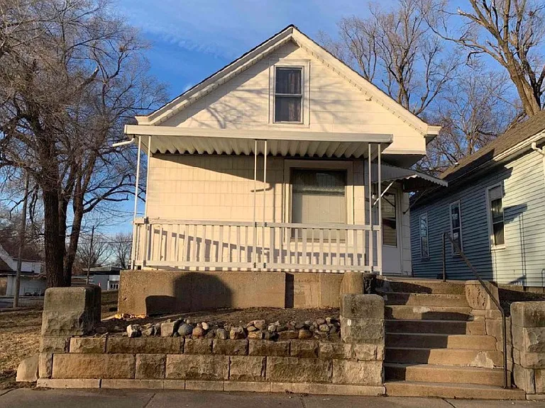2027 W Malone Ave — Photo 1