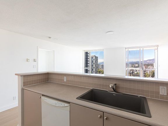 5th image of 1277 Nelson St #1107