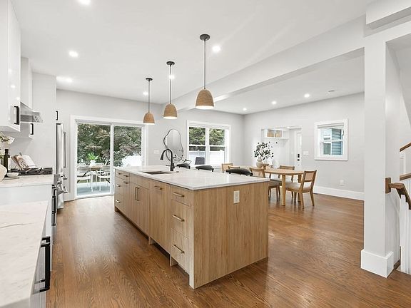 4th image of 27 Connecticut Ave