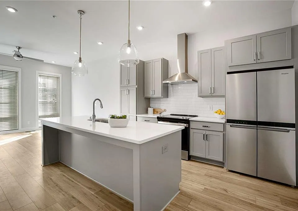 1293 Longreen Ter NW #4