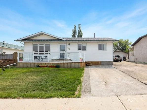 105 N Oaks Cres, Wood Buffalo, AB T9K 1M4