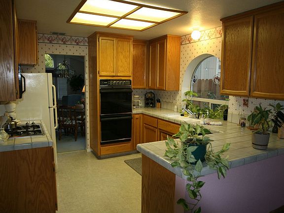 I love my open and airy kitchen!