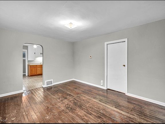 4th image of 6226 W Maple Ave