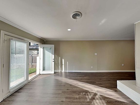 2nd image of 2811 Norwood Ln #1