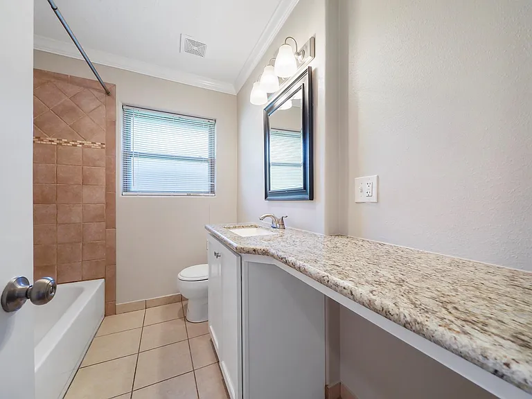 1115 W 31st St — Photo 11