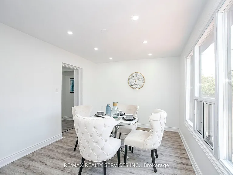 20 Somerset Ave E — Photo 14