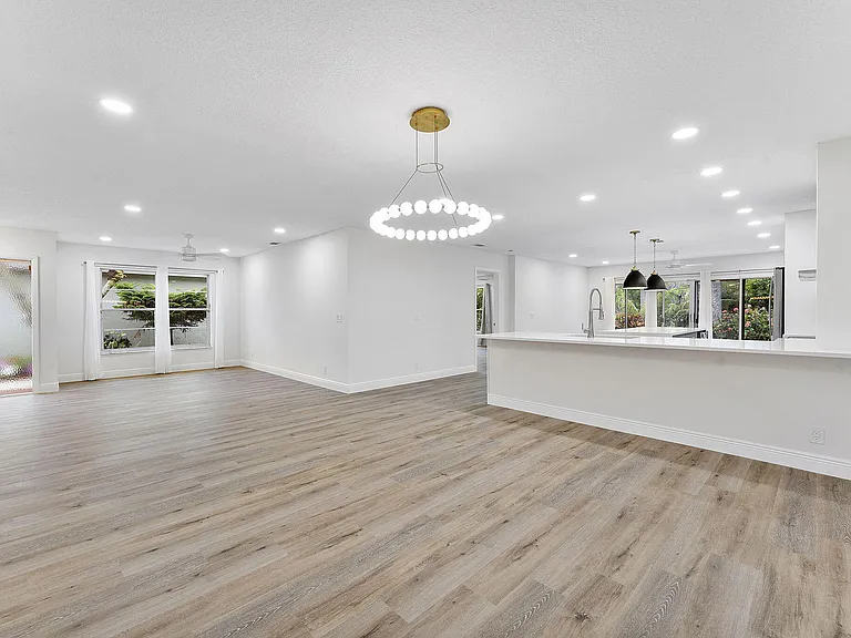 9180 Pine Springs Dr — Photo 5