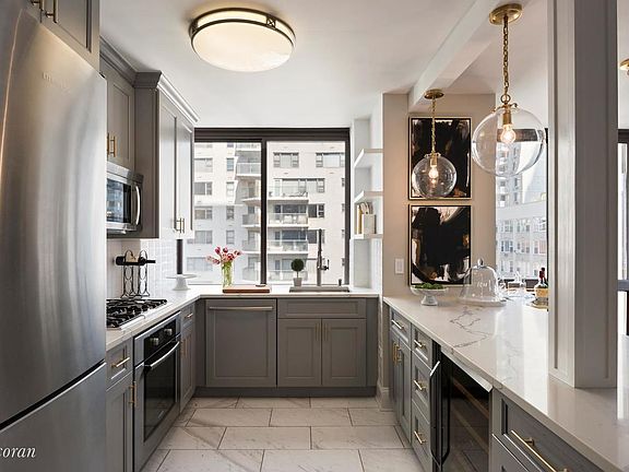 4th image of 300 E 64th St APT 15A