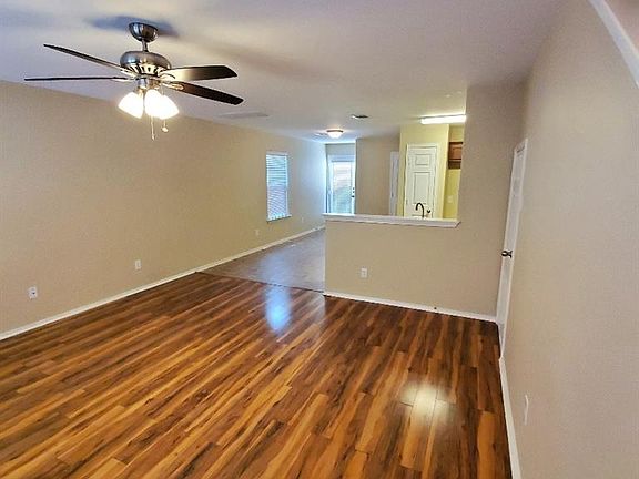 4th image of 1710 Sandhills Dr
