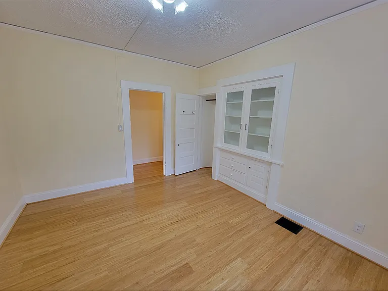 OR - 2311-2317 SE Hawthorne Blvd - KF - 2311 — Photo 8