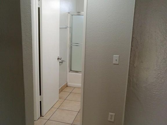 3rd image of 4038 Vineland Ave #A2