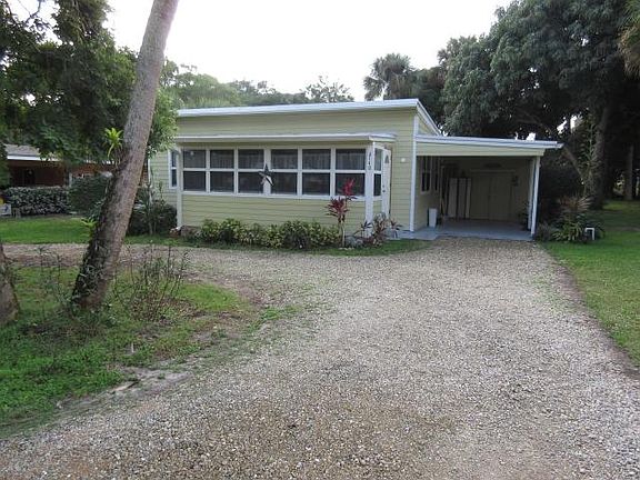 2nd image of 2140 NE Flamingo Ter