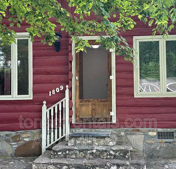 1809 Windsor Dr — Photo 3