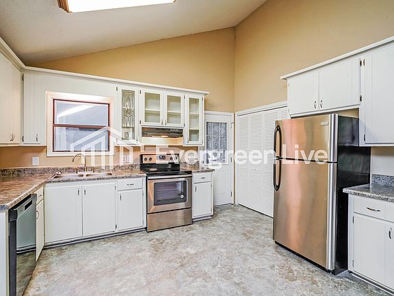 4th image of 14 S Oak Ct