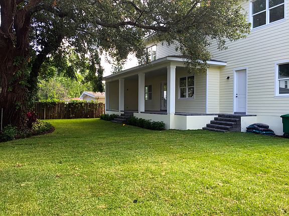 3rd image of 493 Suwanee Cir
