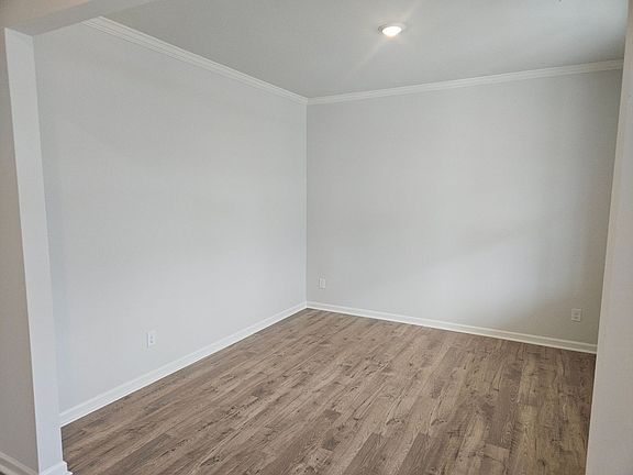 3rd image of 435 Thompson Dr