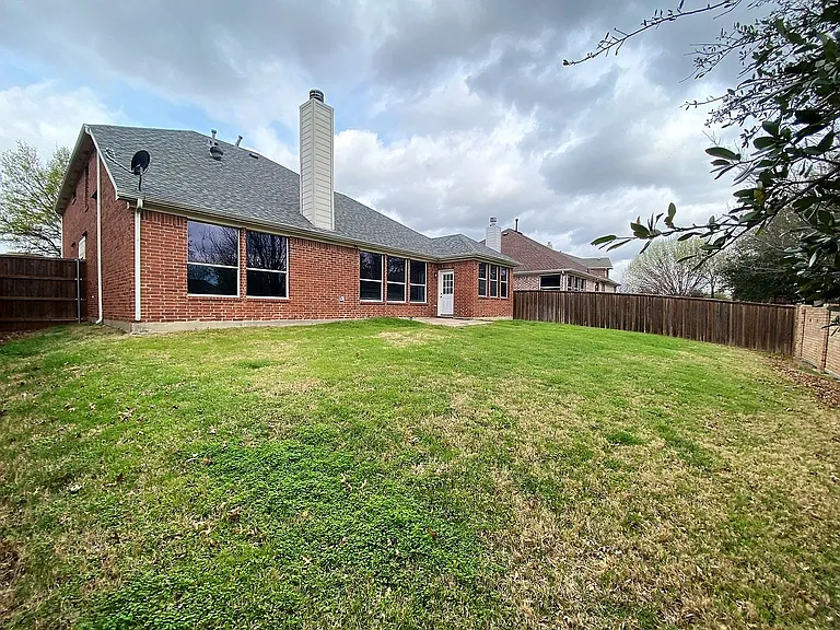 5668 Imperial Meadow Dr — Photo 38