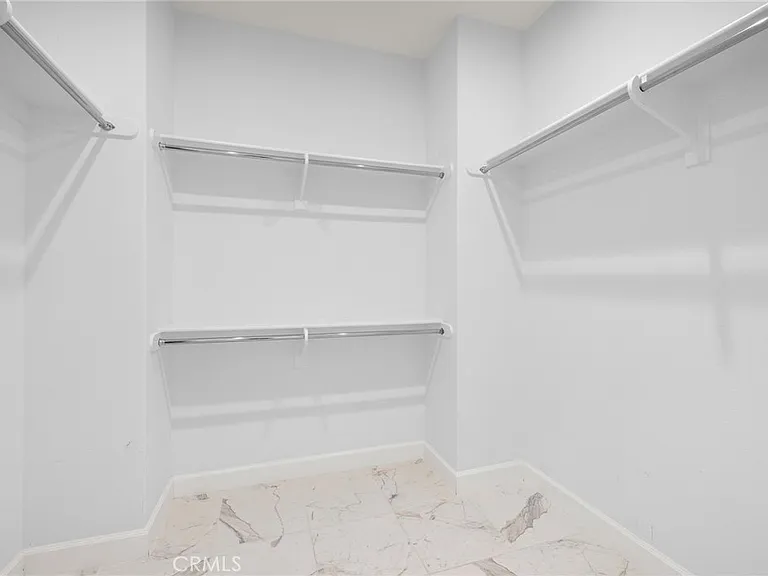 72 Henson — Photo 14