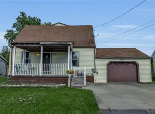3027 Petroleum St, Niagara Falls, NY 14305