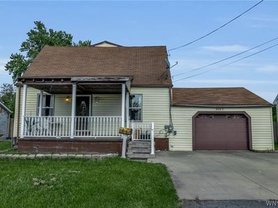 3027 Petroleum St, Niagara Falls, NY, 14305
