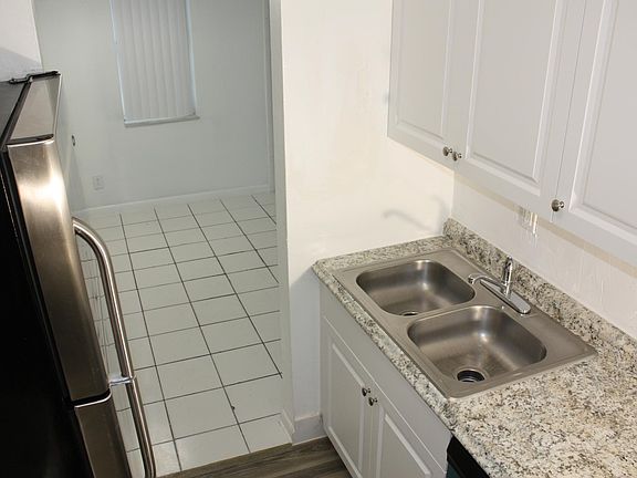 3rd image of 370 Sunshine Dr #1