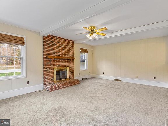 5th image of 1386 Redwood Cir