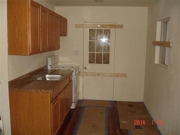 4th image of 26 Farragut Ave